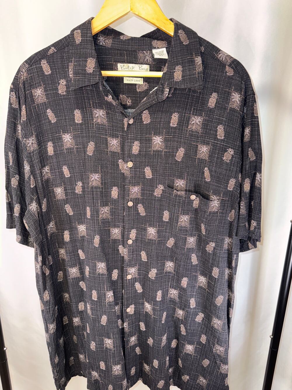 Batik Bay Men’s XLT Black Pineapple Palm Tree Rayon Hawaiian Button Up Shirt